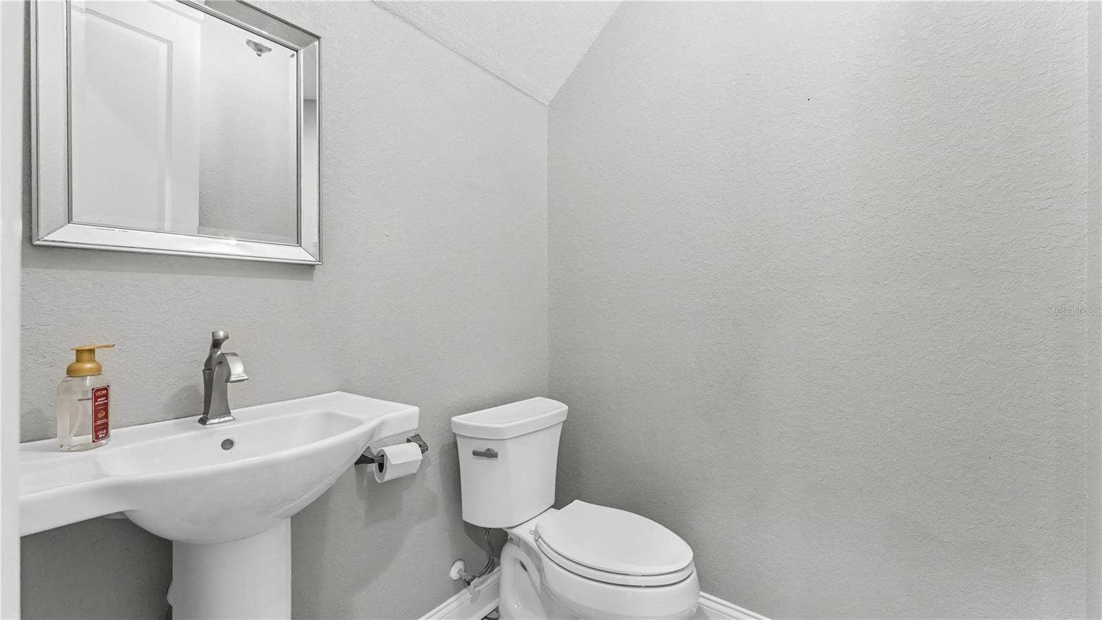 1539 HOLLINGSWORTH CREEK COURT, Lakeland, FL 33803 1539 HOLLINGSWORTH CREEK COURT, Lakeland, FL 33803