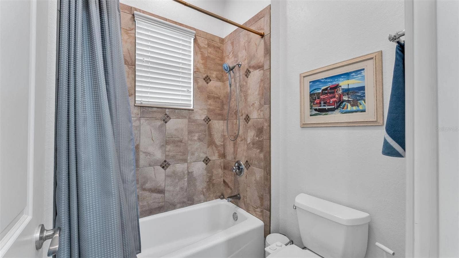 6626 CRESCENT WOODS CIRCLE, Lakeland, FL 33813 bathroom #2
