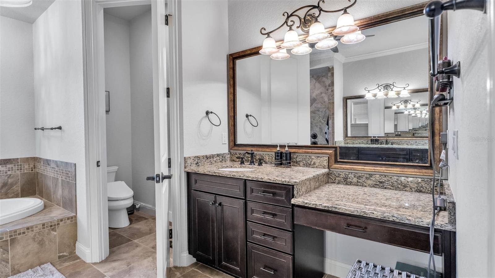 6626 CRESCENT WOODS CIRCLE, Lakeland, FL 33813 primary bathroom