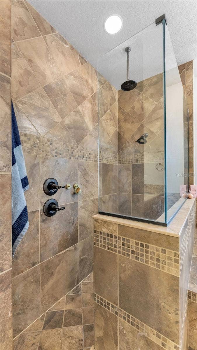 6626 CRESCENT WOODS CIRCLE, Lakeland, FL 33813 primary bathroom