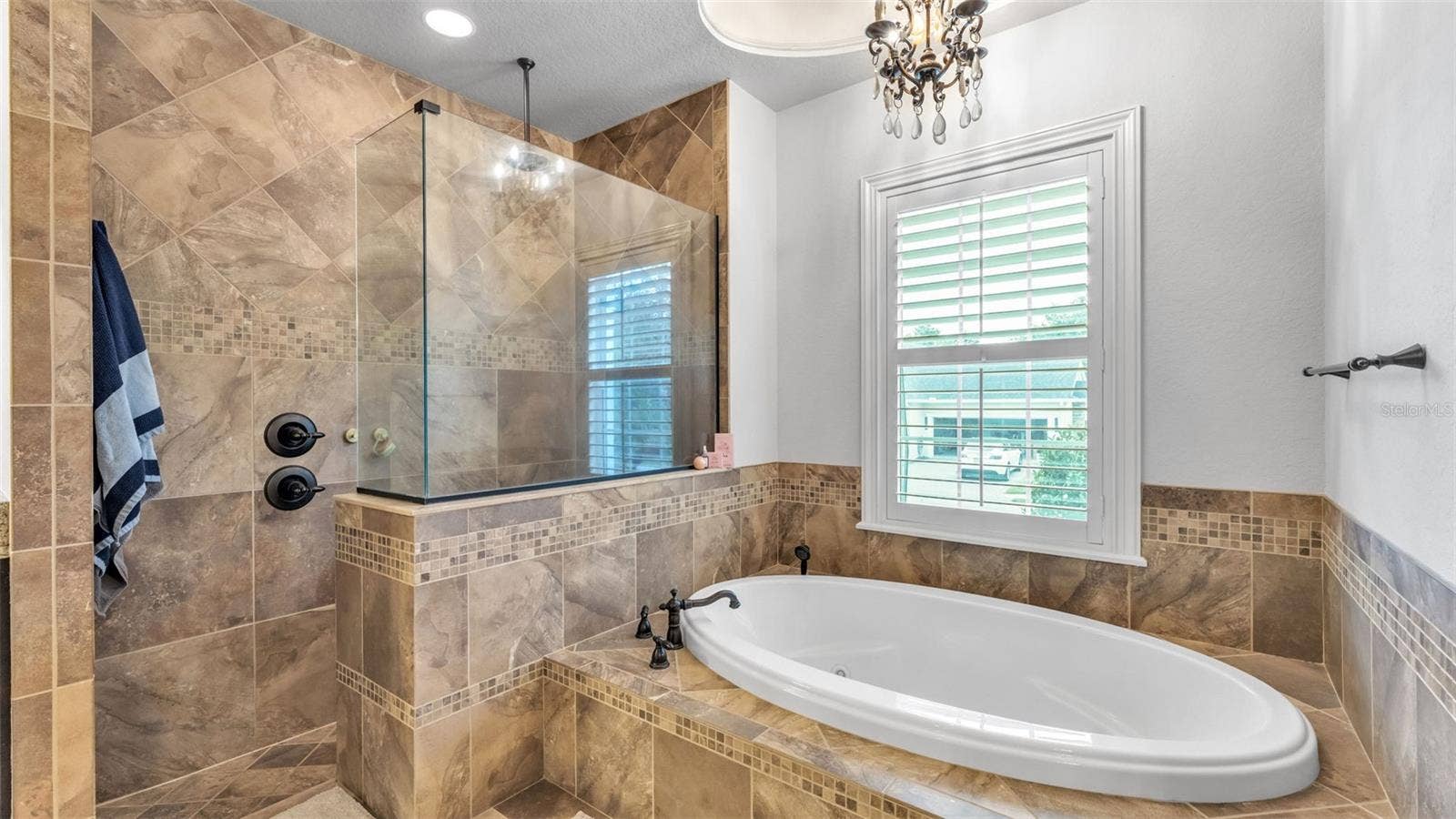 6626 CRESCENT WOODS CIRCLE, Lakeland, FL 33813 primary bathroom