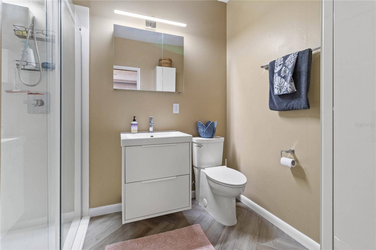 222 6TH STREET NE, Fort Meade, FL 33841 En-suite primary bathroom