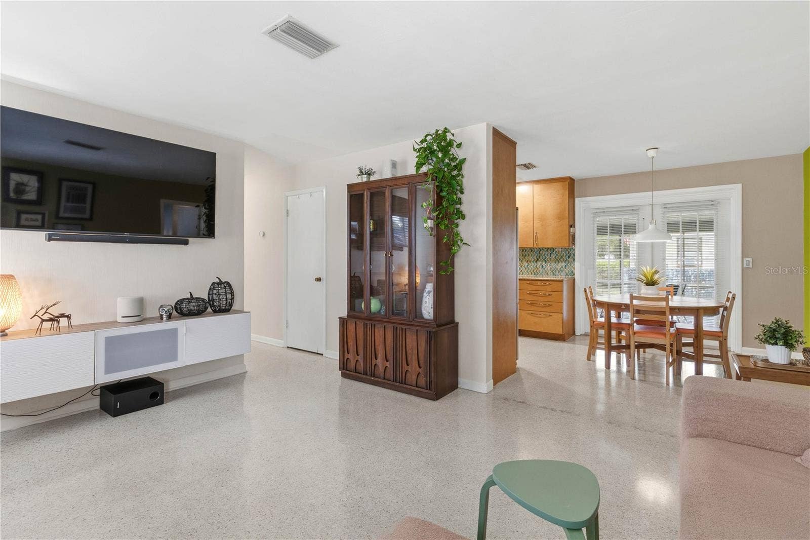 222 6TH STREET NE, Fort Meade, FL 33841 View of dining from living area