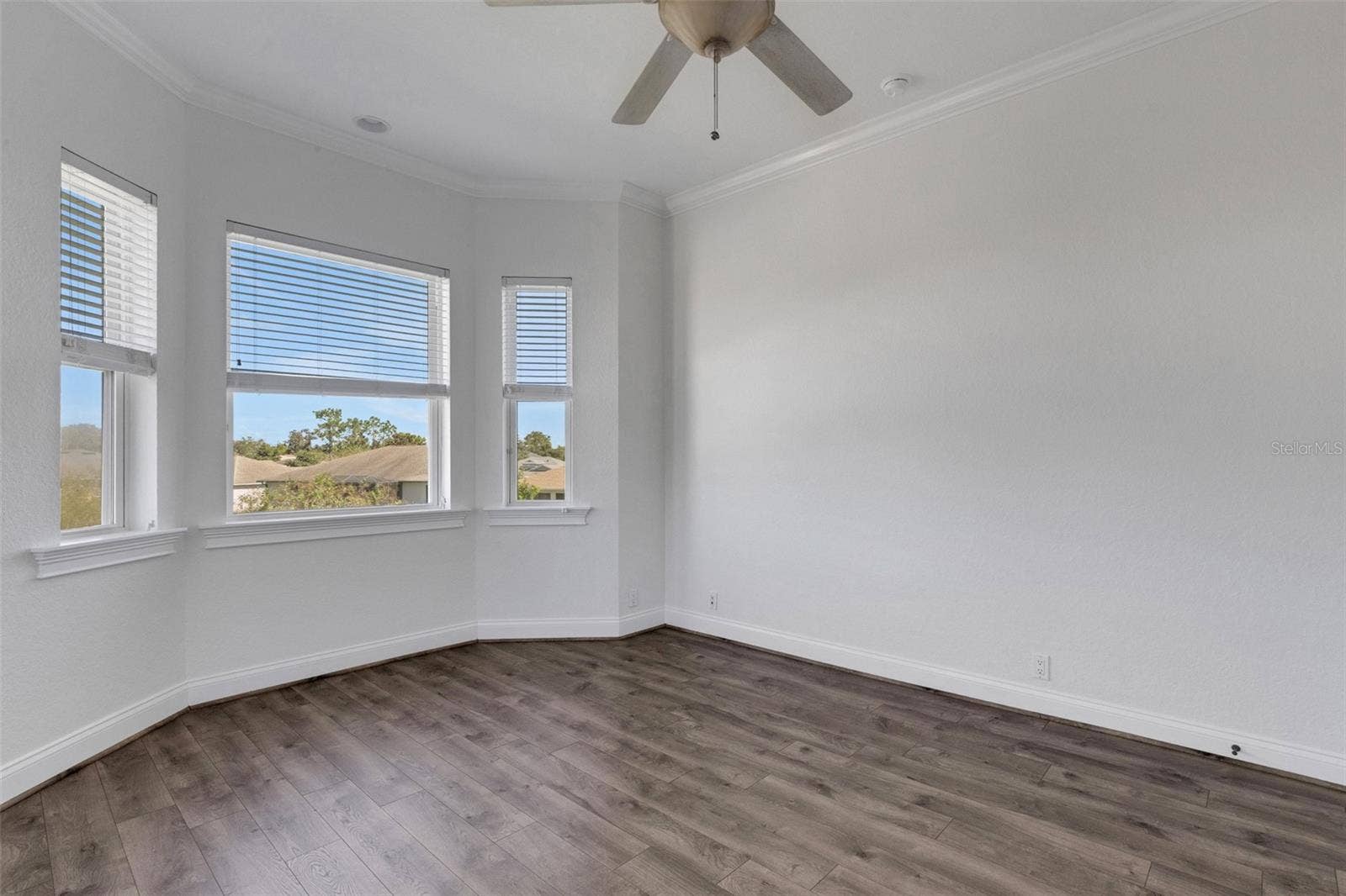 6562 EAGLE VIEW LOOP, Lakeland, FL 33813 several of which are designed to resemble a bay window.