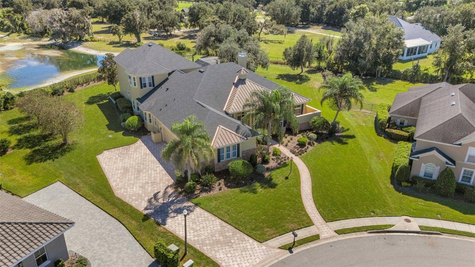 6562 EAGLE VIEW LOOP, Lakeland, FL 33813 The home has a full brick paver driveway leading to a 4-car (YES, 4-CAR) garage, sidewalks and so much more.