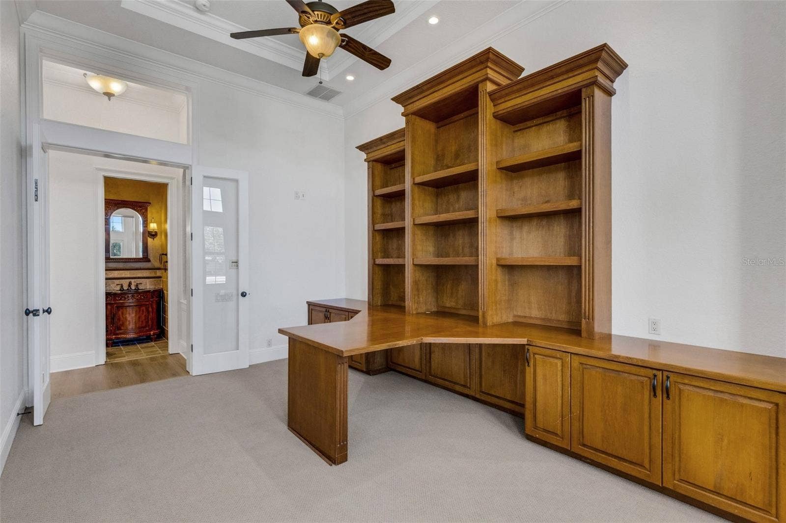 6562 EAGLE VIEW LOOP, Lakeland, FL 33813 Built with form and function in mind and just across the hall is the guest "powder" bathroom.