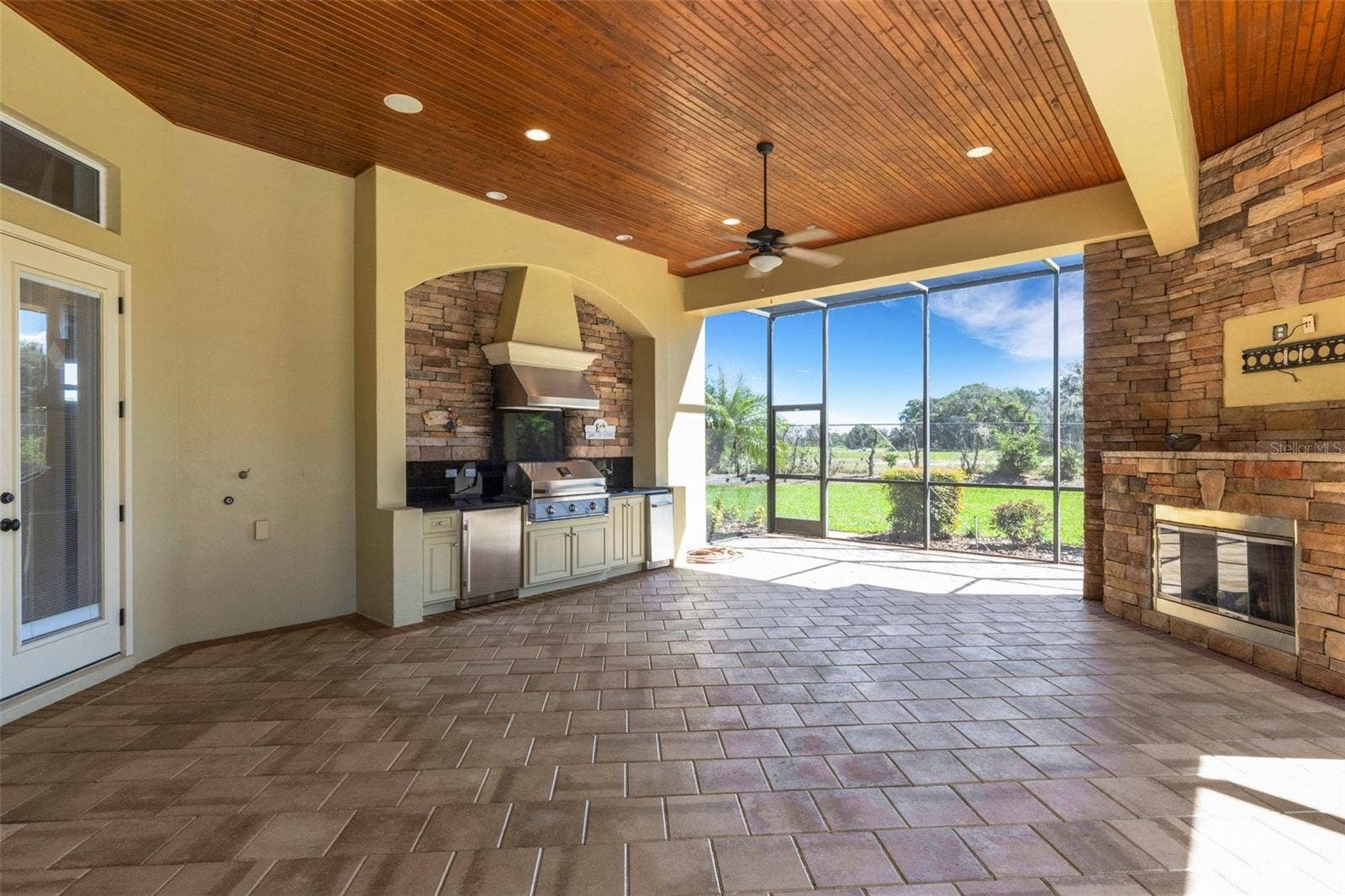 6562 EAGLE VIEW LOOP, Lakeland, FL 33813 Now let's introduce you to the outdoor living spaces!