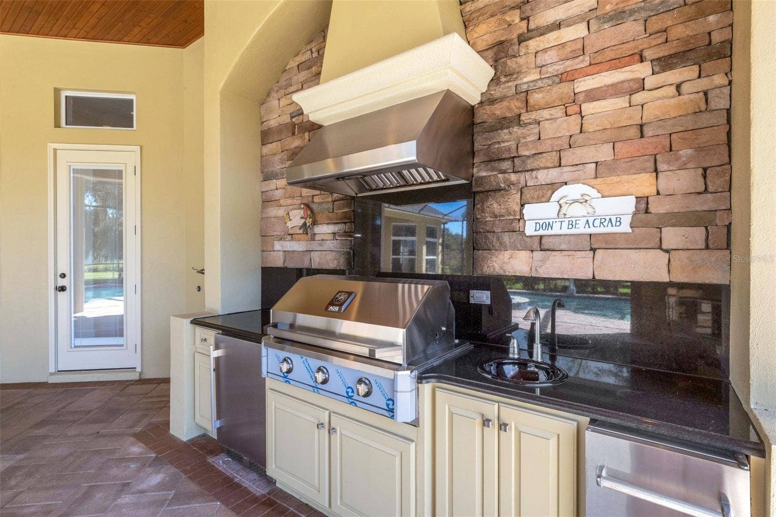 6562 EAGLE VIEW LOOP, Lakeland, FL 33813 There NEW built-in gas grill, refrigerator and bar sink area.