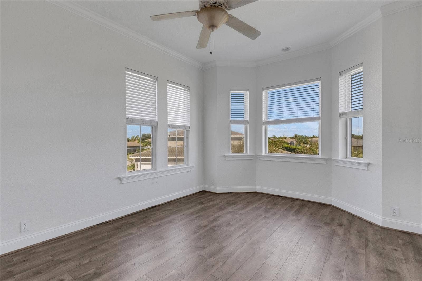 6562 EAGLE VIEW LOOP, Lakeland, FL 33813 Bedroom# 5 has multiple windows . . .