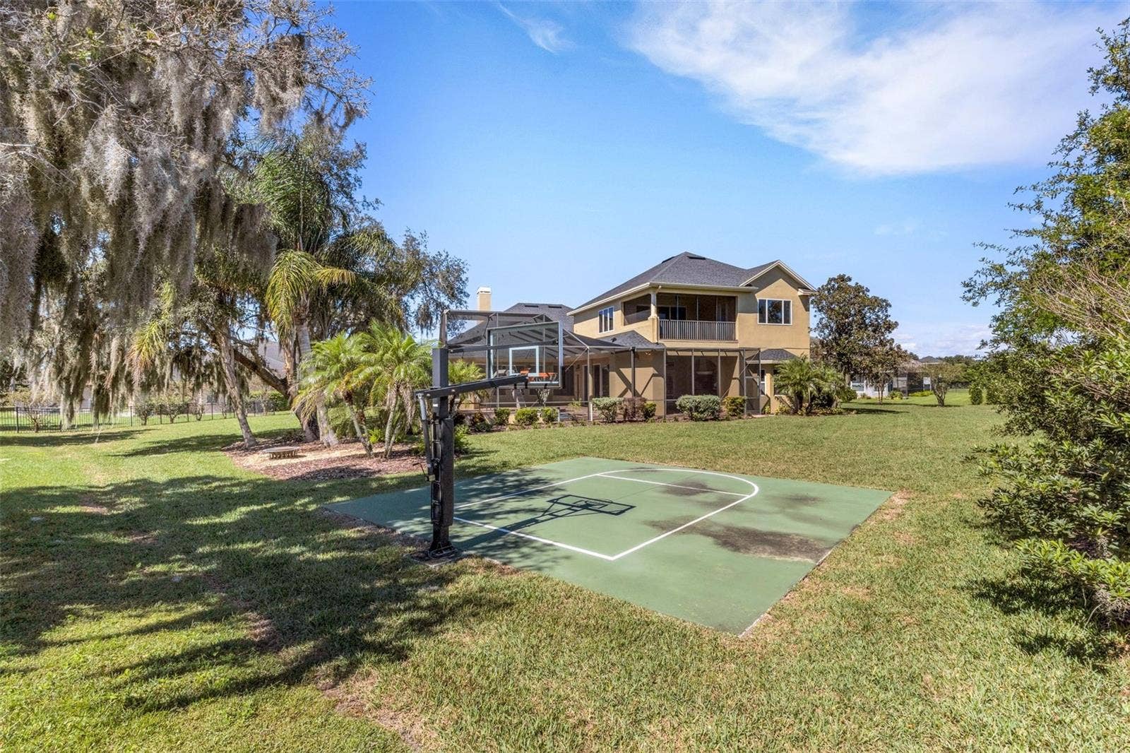 6562 EAGLE VIEW LOOP, Lakeland, FL 33813 This is truly a home that every large family should check out . . .