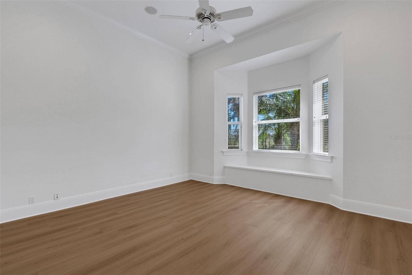 6562 EAGLE VIEW LOOP, Lakeland, FL 33813 Bedroom# 4 has another window seat storage and walk-in closet.