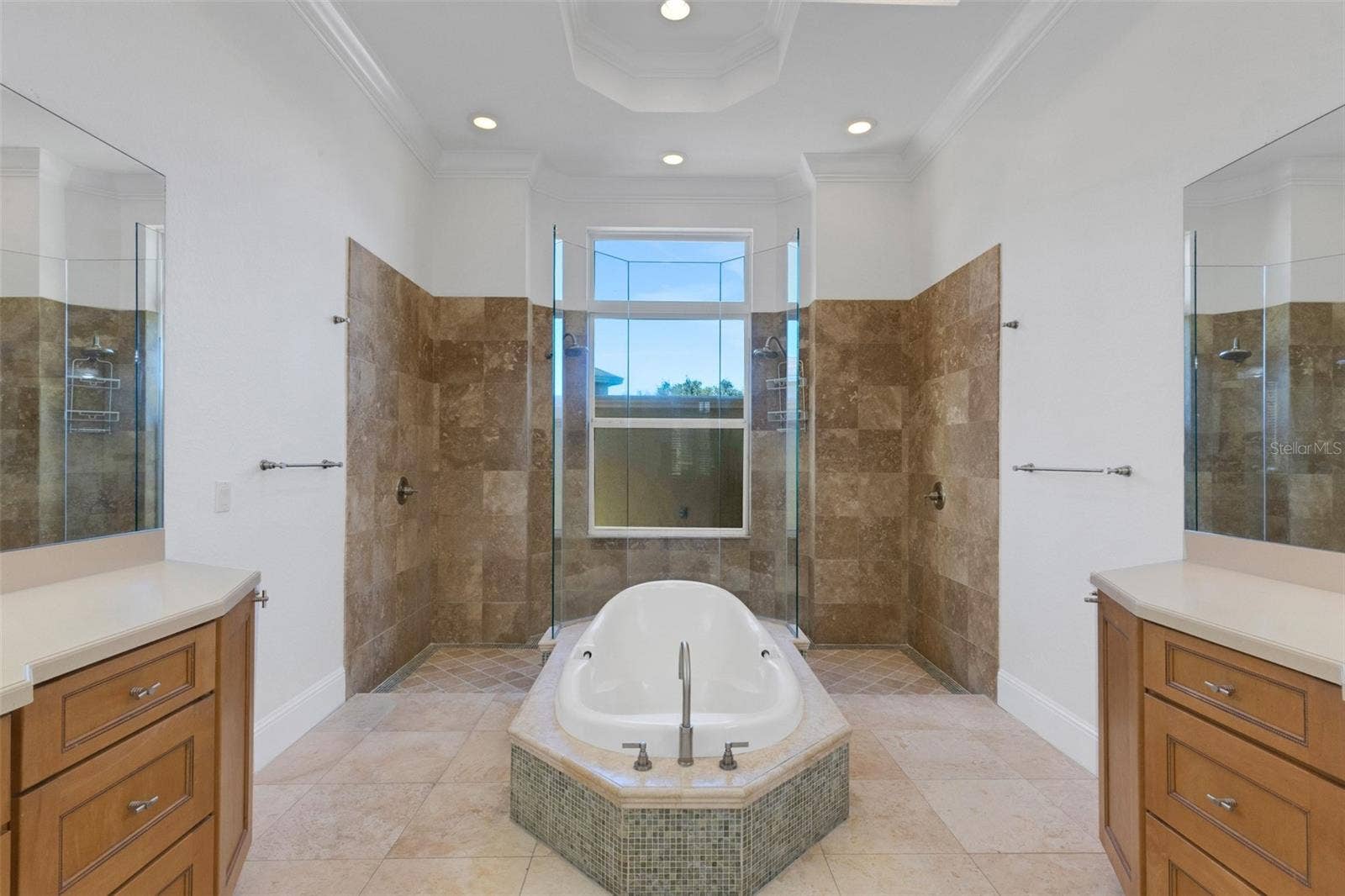 6562 EAGLE VIEW LOOP, Lakeland, FL 33813 Outside the shower is a small courtyard for additional privacy.