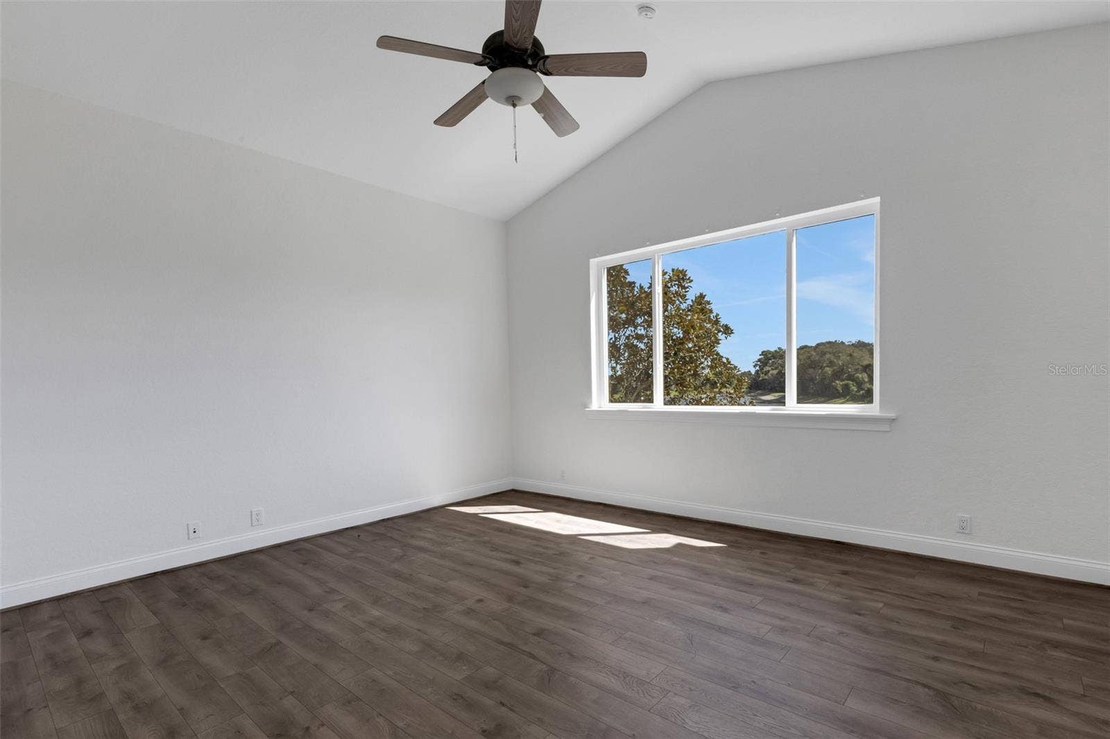 6562 EAGLE VIEW LOOP, Lakeland, FL 33813 Bedroom# 6 is quite spacious and has a large walk-in closet . . .