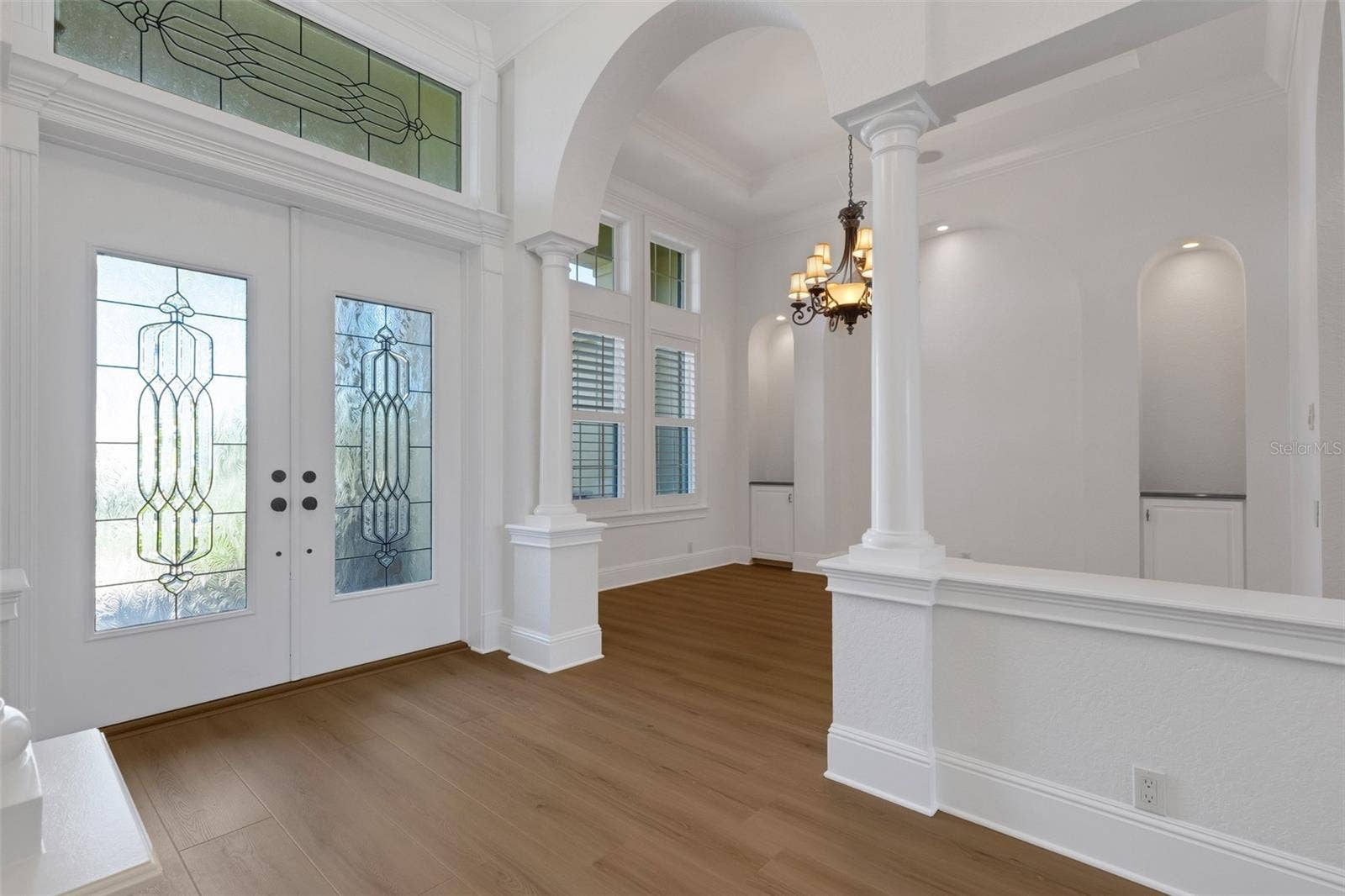 6562 EAGLE VIEW LOOP, Lakeland, FL 33813 The classic floorplan features spacious formal rooms . . .