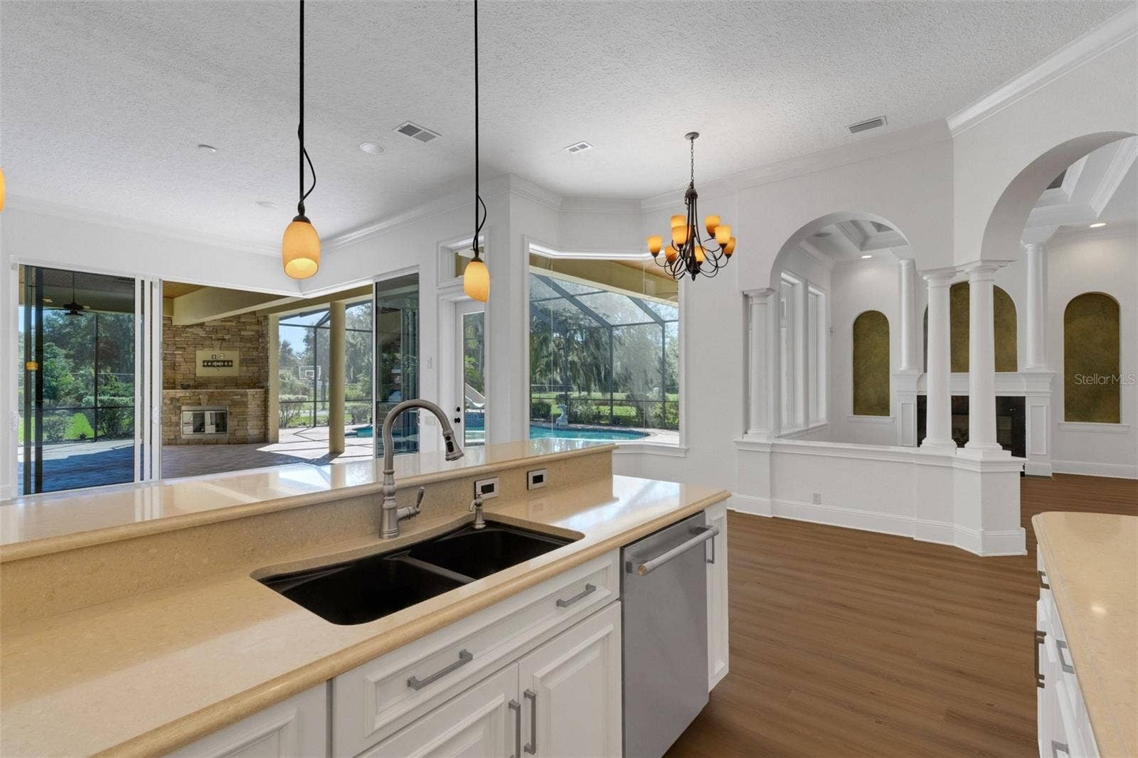 6562 EAGLE VIEW LOOP, Lakeland, FL 33813 and being in the kitchen does not, by any means, take you away from the party.