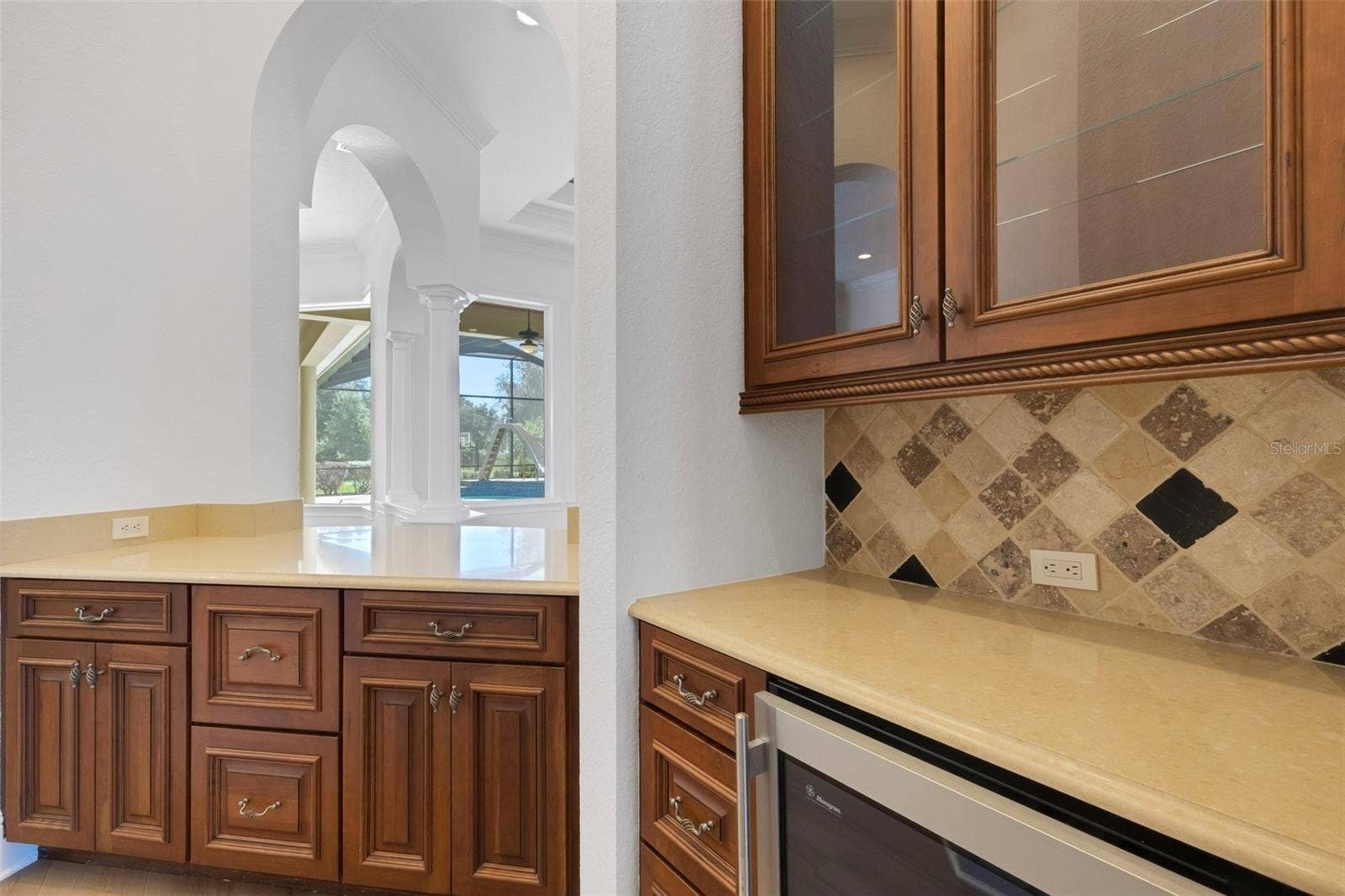 6562 EAGLE VIEW LOOP, Lakeland, FL 33813 The butler's pantry and bar frees up valuable countertop space when entertaining.