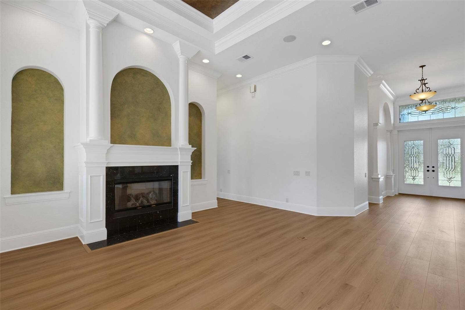 6562 EAGLE VIEW LOOP, Lakeland, FL 33813 The 12' tall ceilings and gorgeous millwork add to the "luxury" presence of the home.