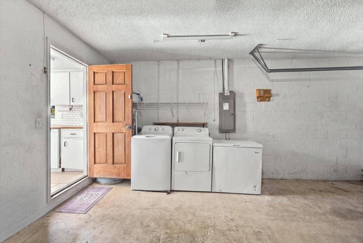 3824 CREEK WAY COURT, Plant City, FL 33563 Laundry Area in Garage