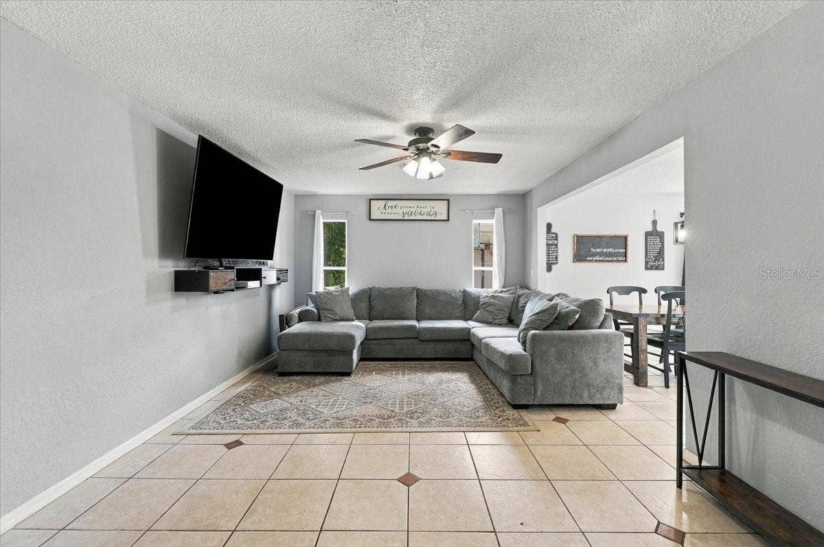 3824 CREEK WAY COURT, Plant City, FL 33563 Living Room