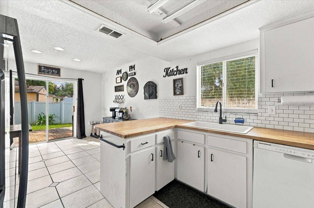 3824 CREEK WAY COURT, Plant City, FL 33563 Kitchen