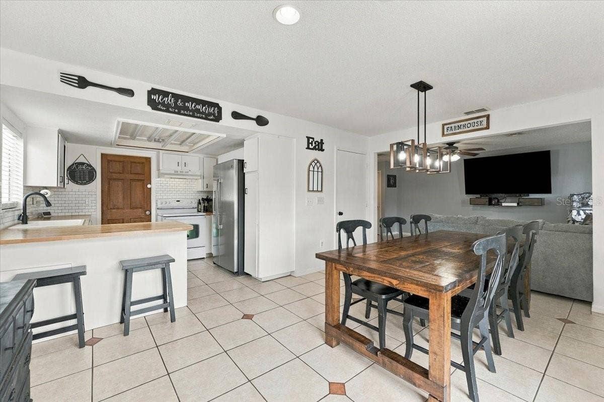 3824 CREEK WAY COURT, Plant City, FL 33563 Kitchen and Dining Room