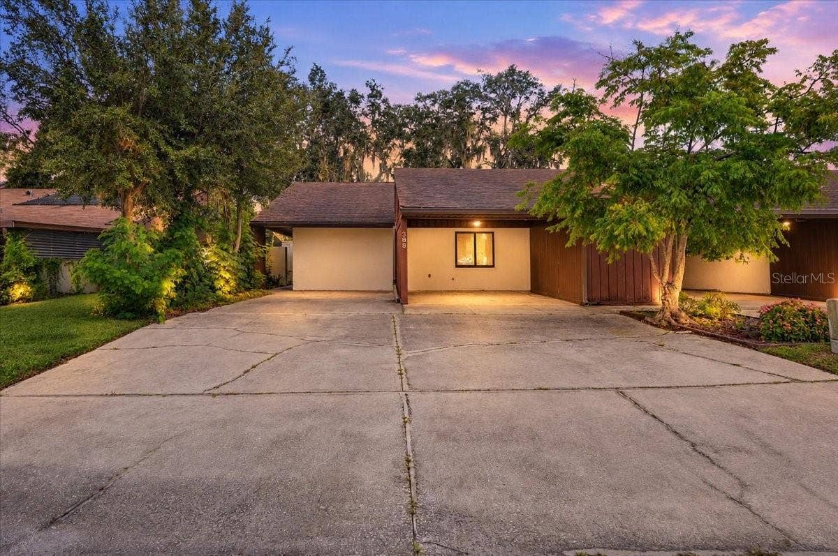 368 Lake Harris Dr