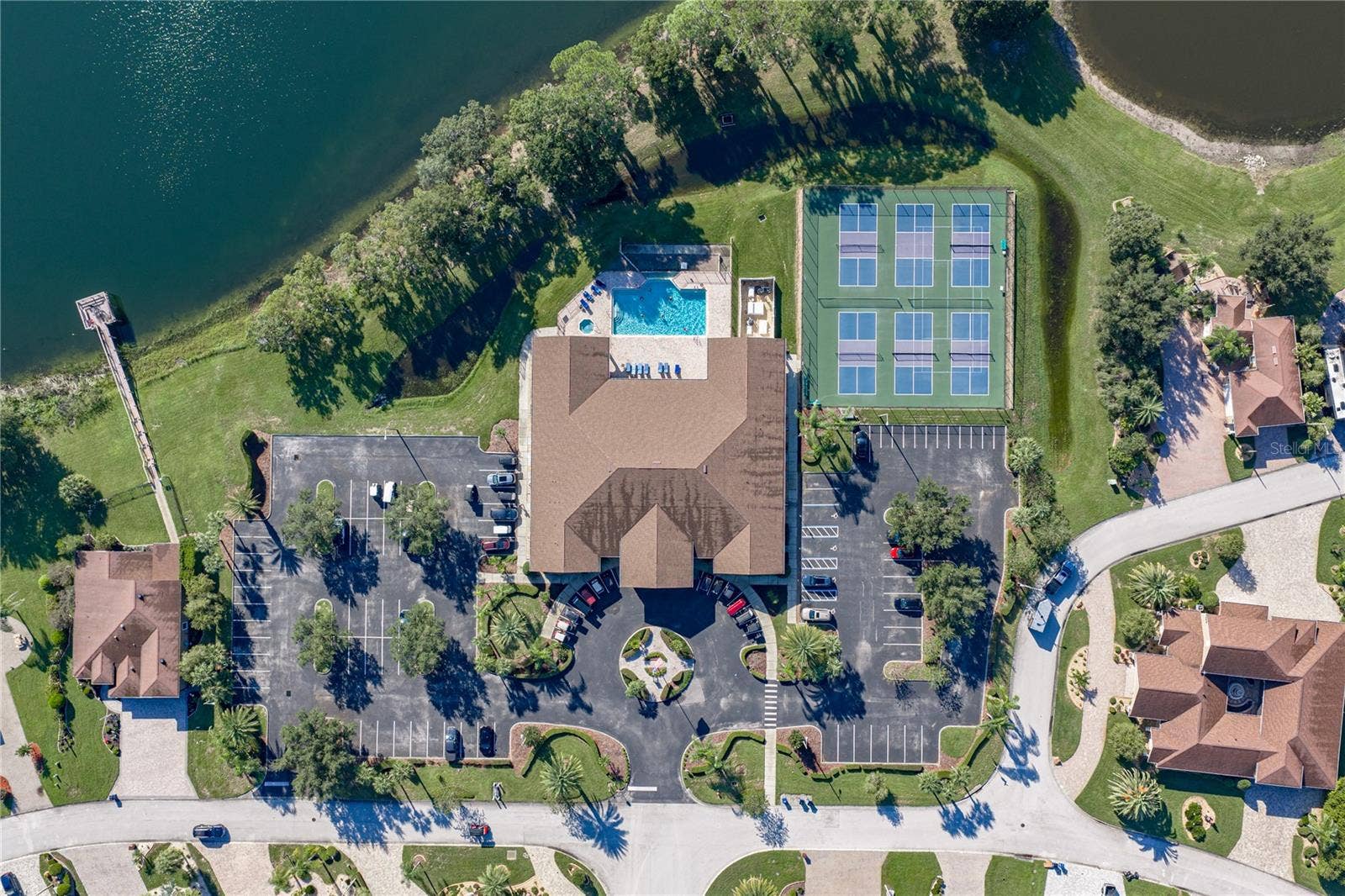 Clubhouse 1 included in HOA
