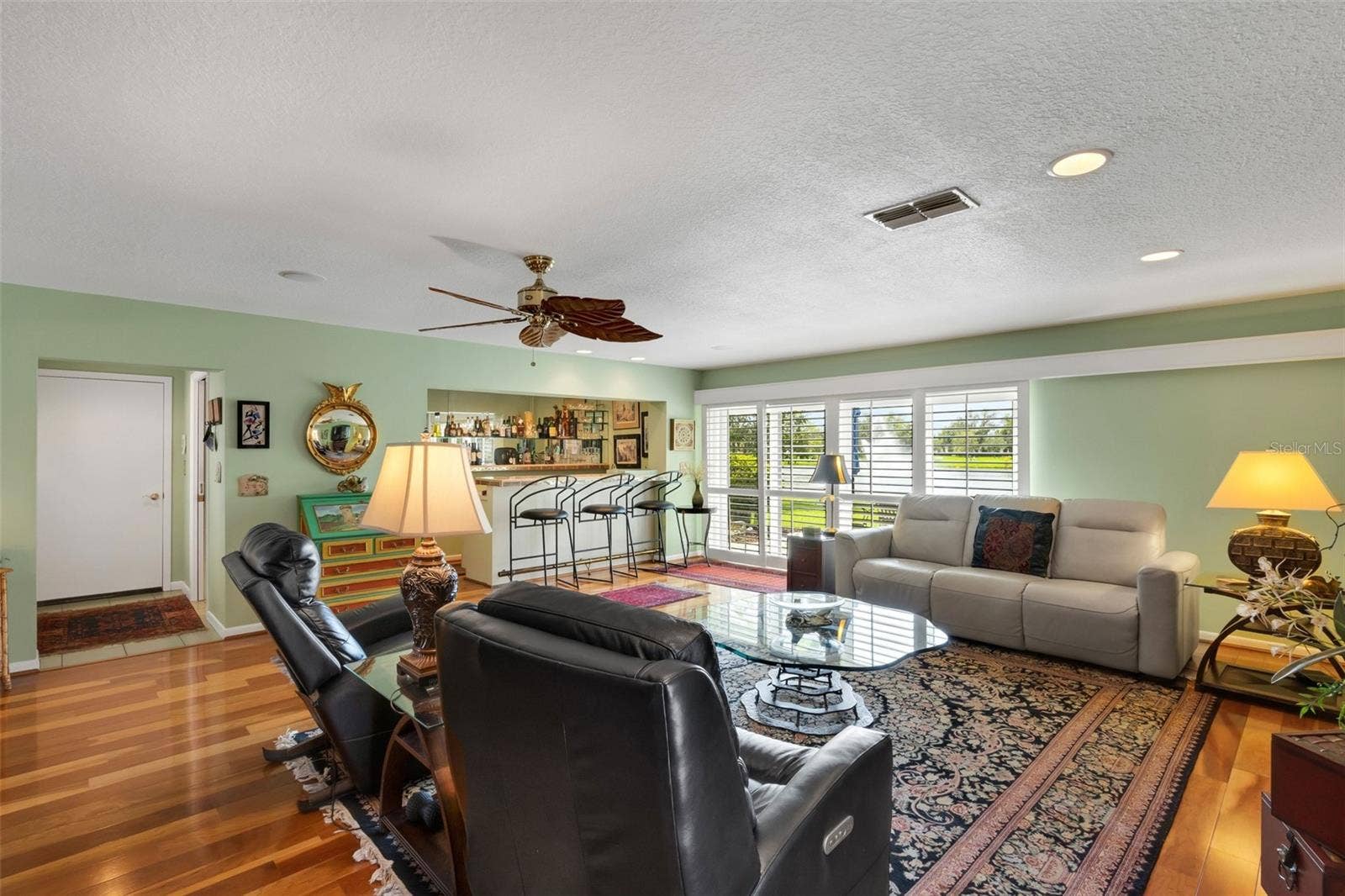 3507 BARLEY LANE, Lakeland, FL 33803 A full bar for entertaining or just a quick snack.