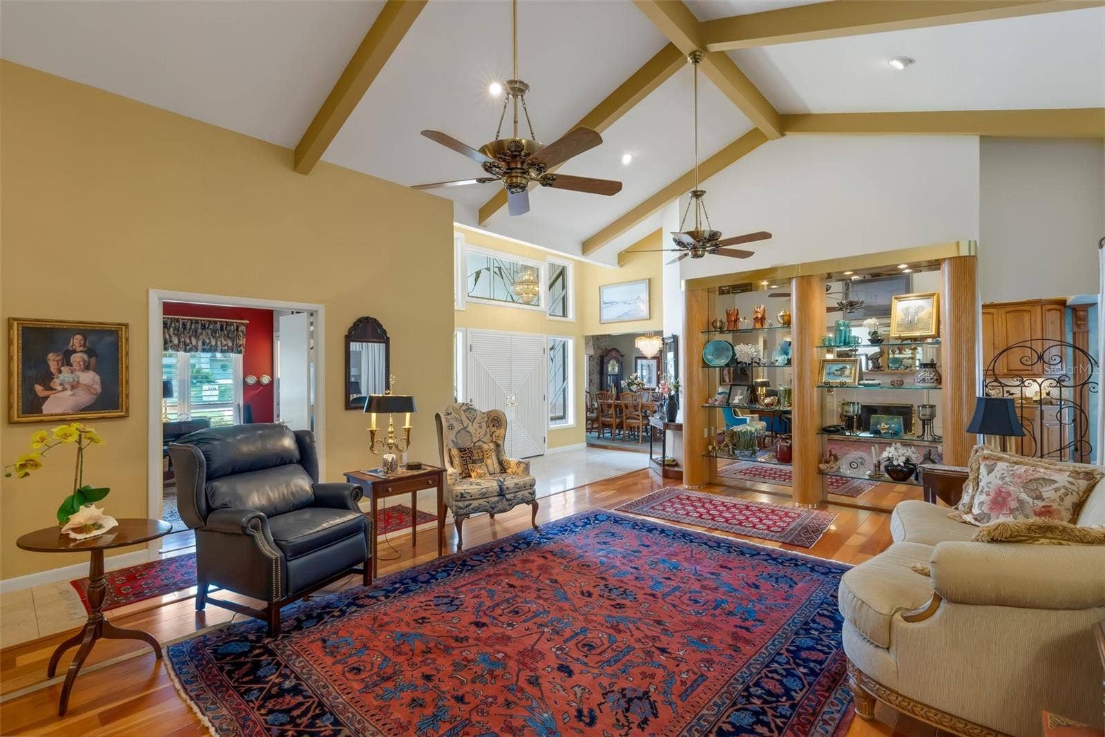 3507 BARLEY LANE, Lakeland, FL 33803 Volume ceiling adds to the spacious feel of this 20' x 18' room.