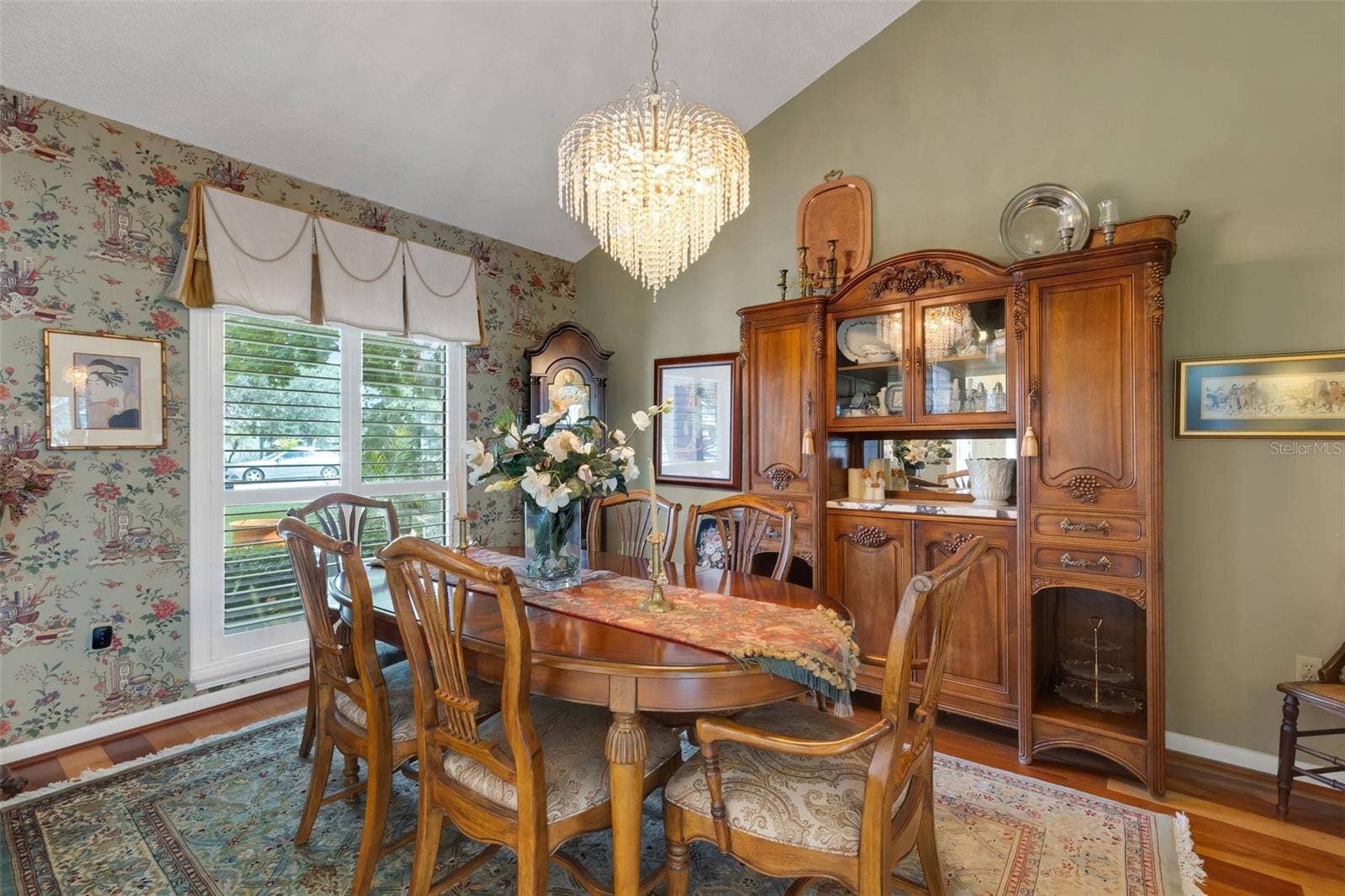 3507 BARLEY LANE, Lakeland, FL 33803 Leading to the spacious formal dining room . . .