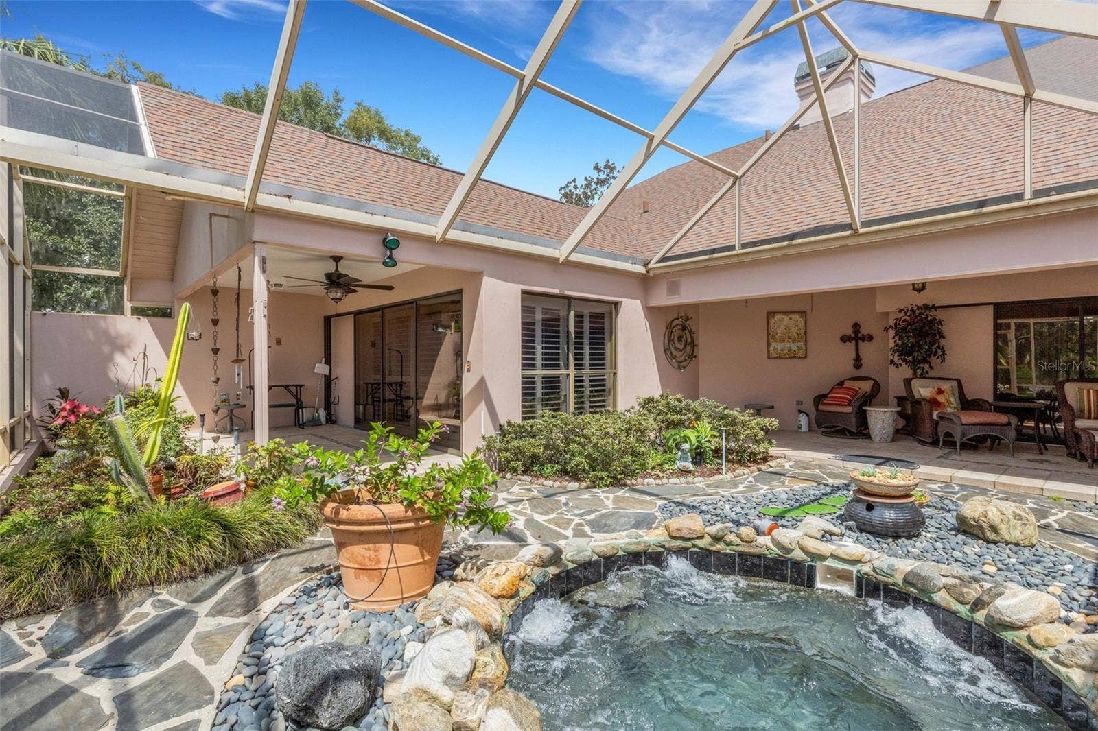 3507 BARLEY LANE, Lakeland, FL 33803 The entire courtyard is screen enclosed for year round comfort.