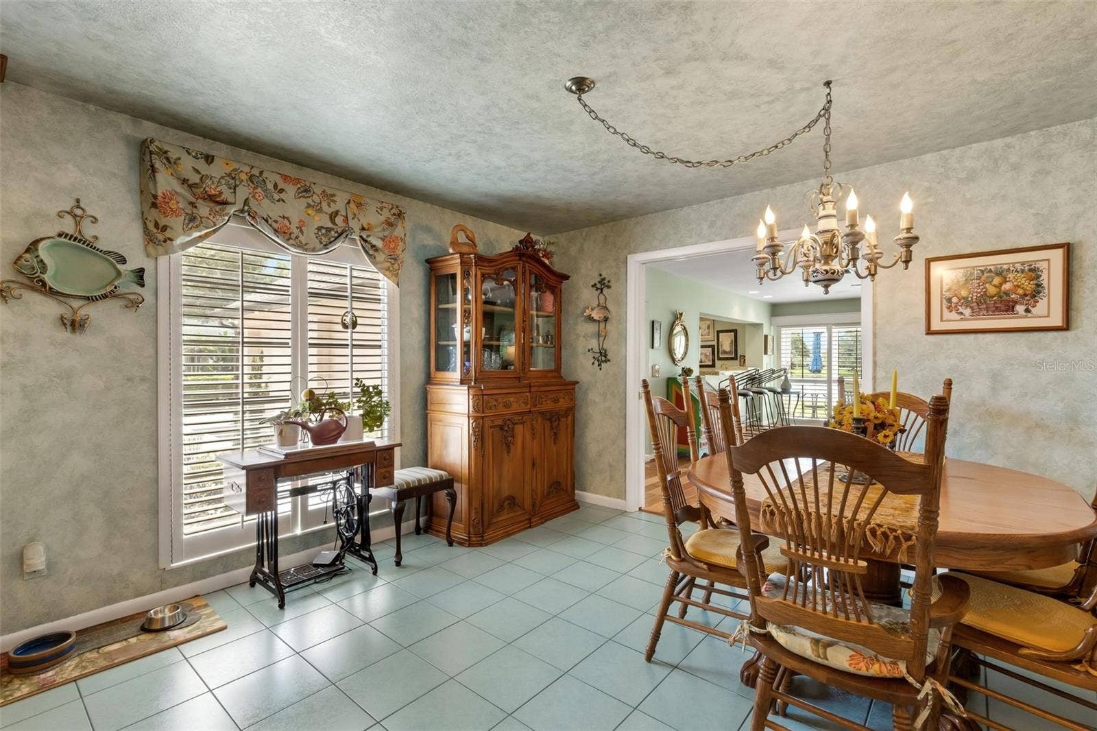 3507 BARLEY LANE, Lakeland, FL 33803 The kitchen also includes a casual dining space and large picture window to bring in that glorious natural light.