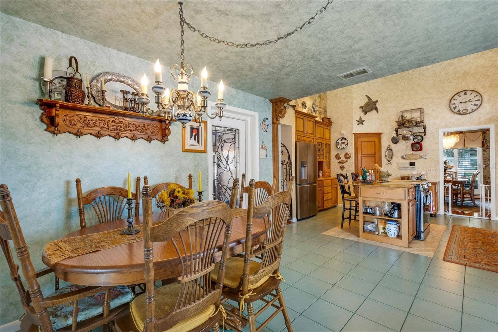 3507 BARLEY LANE, Lakeland, FL 33803 The entire space feels welcoming and inviting to all who enter.