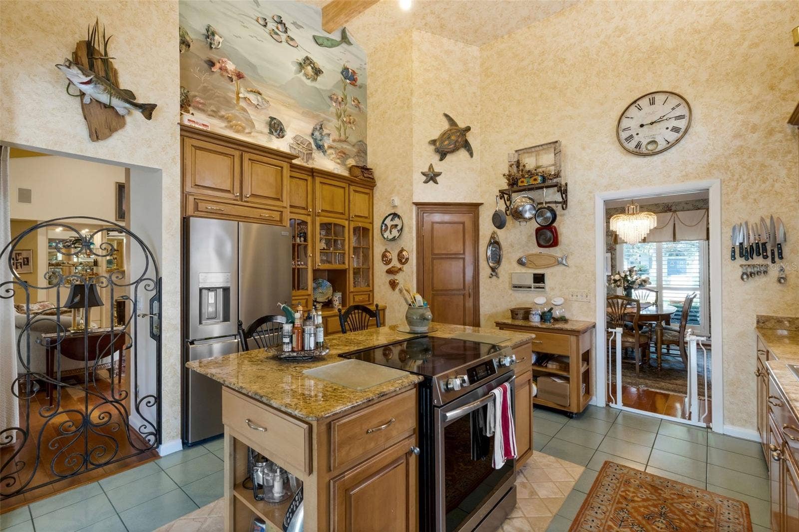 3507 BARLEY LANE, Lakeland, FL 33803 that includes a corner walk-in pantry, newer appliances, granite countertops . . .