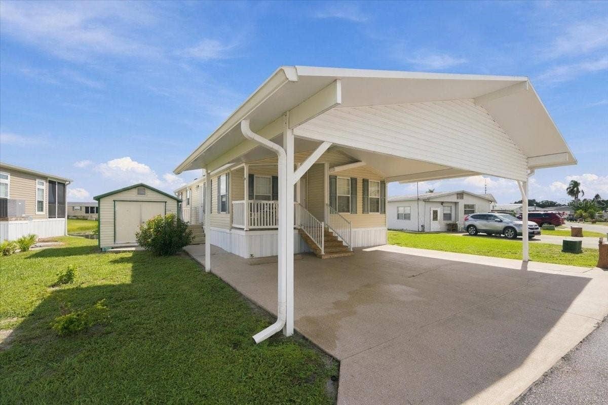 59 BEAVERKILL DRIVE, Lake Wales, FL 33898 Your New Oasis!
