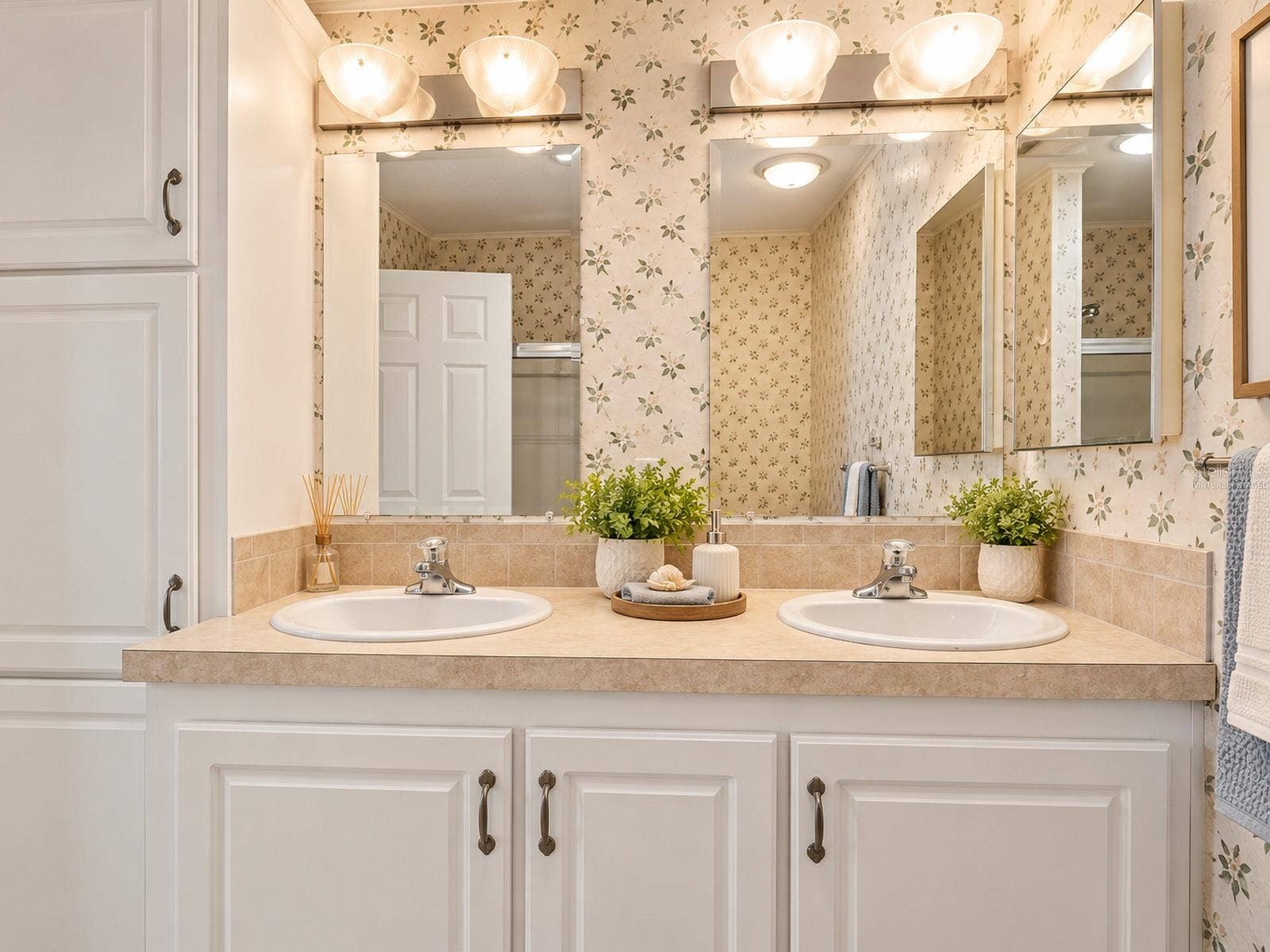 59 BEAVERKILL DRIVE, Lake Wales, FL 33898 Virtually staged for visualization purposes - Primary Bathroom!
