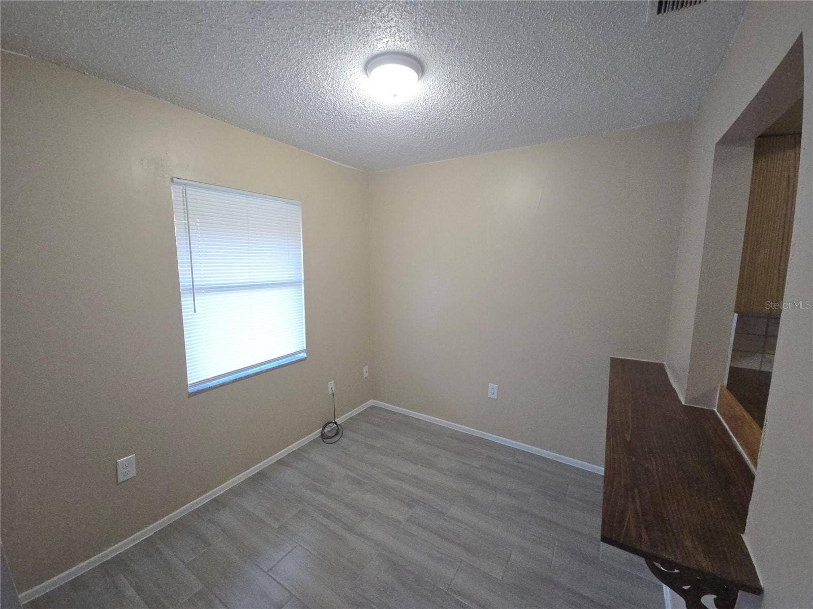 Lakeland, FL 33815 1334 DINING AREA