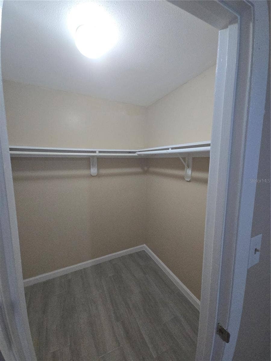 Lakeland, FL 33815 1334 OVERSIZED CLOSET
