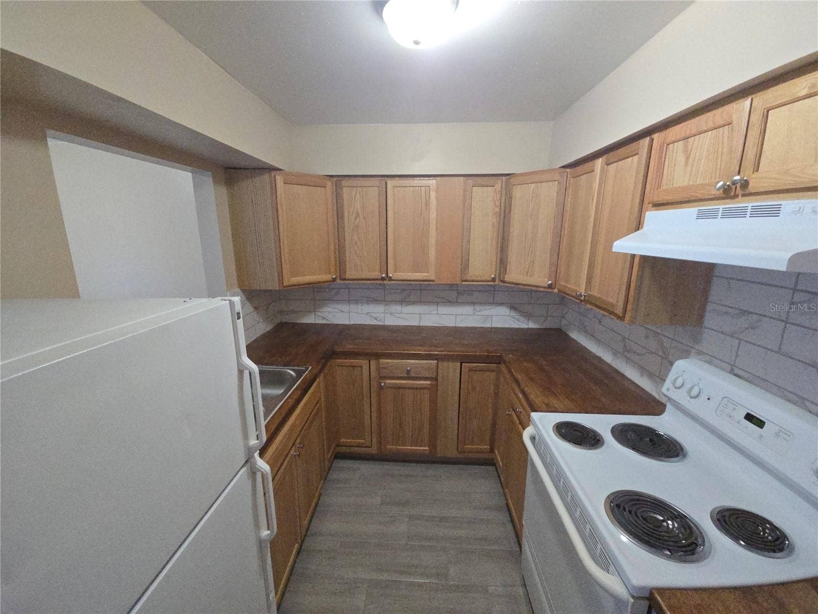 Lakeland, FL 33815 1334 KITCHEN