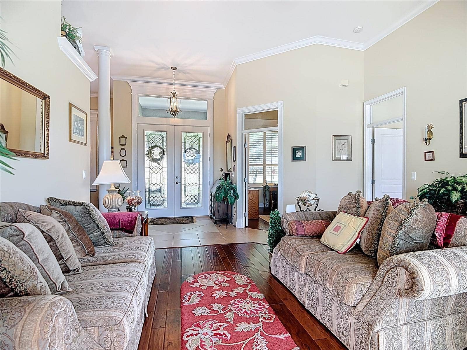 Beautiful millwork and crown moulding