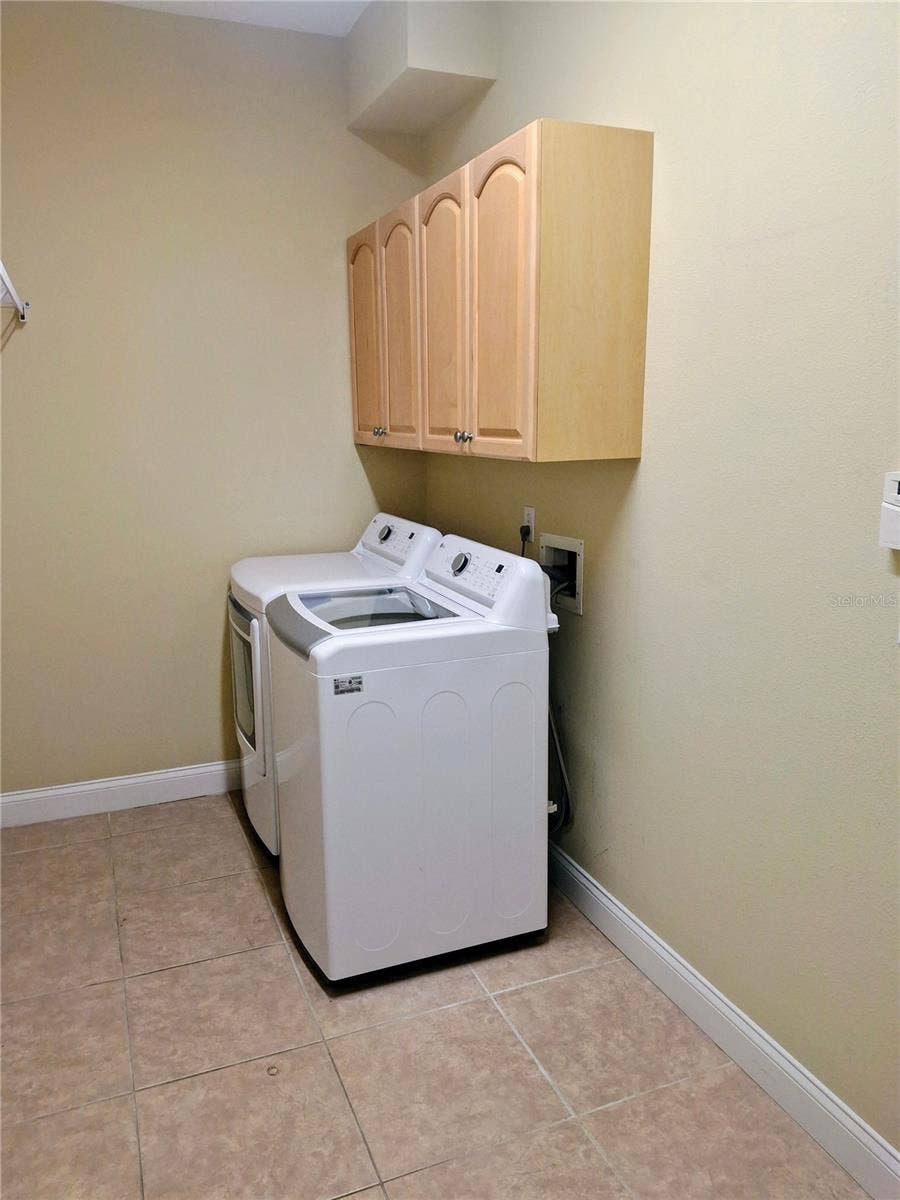 Washer & dryer stay