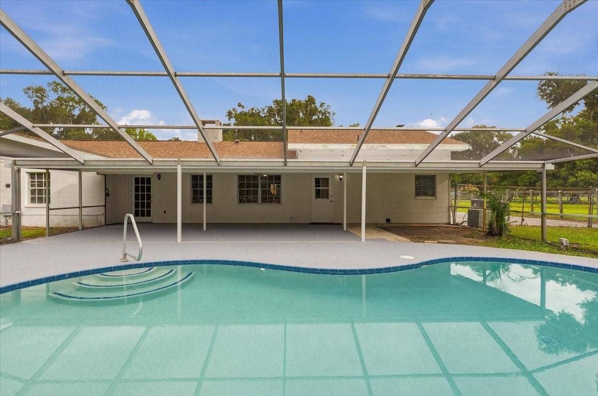 Pool Lanai