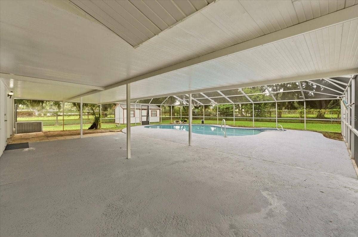 Pool lanai