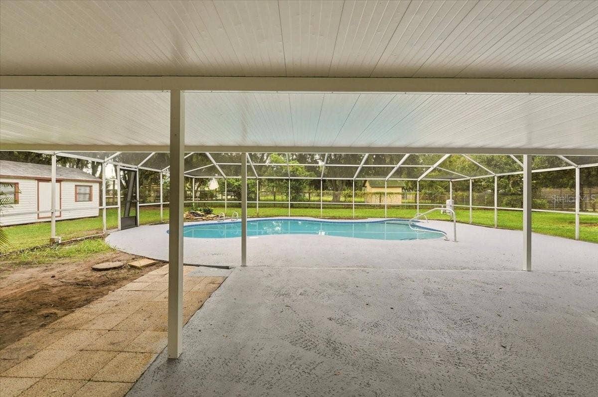 Pool lanai