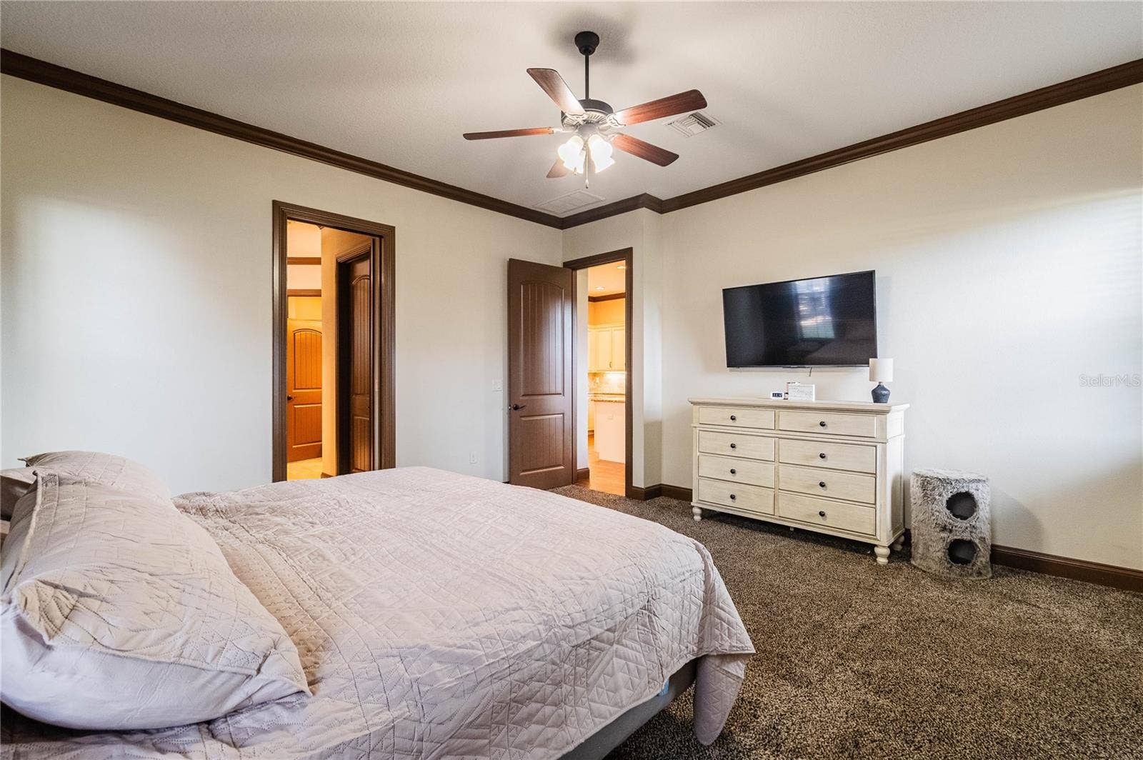 Primary Bedroom w walk-in closets