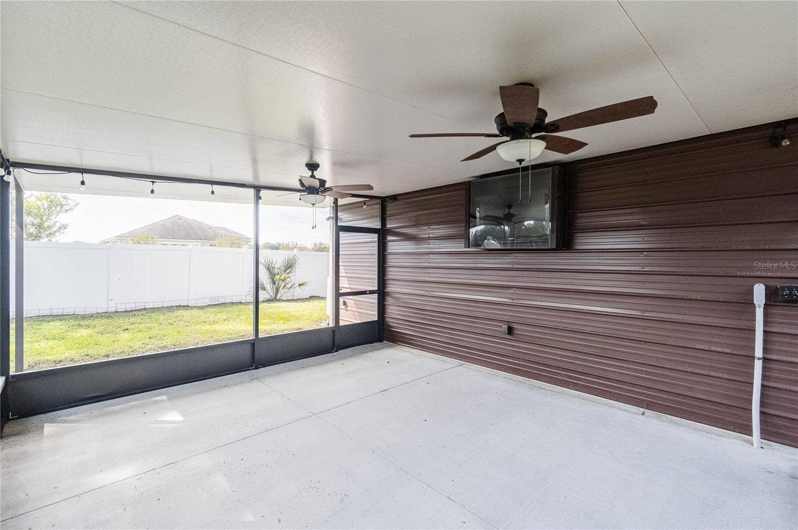 Screen room attached to workshop/garage