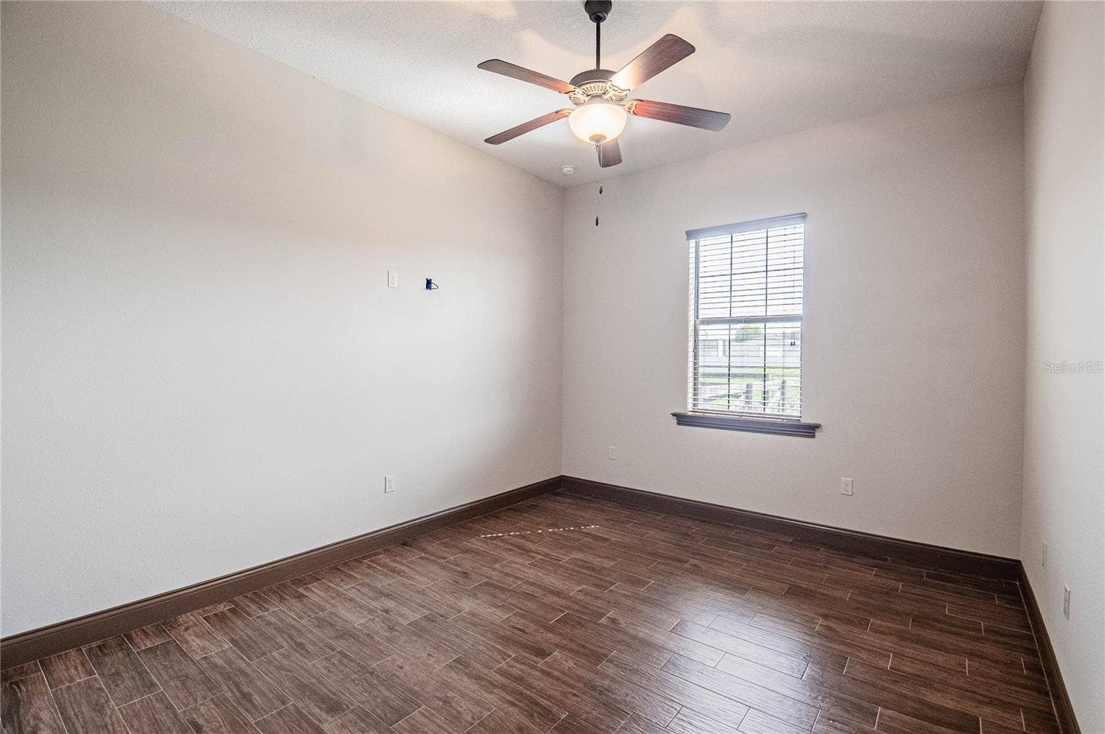 Bedroom 313.5 x 11.4 ft