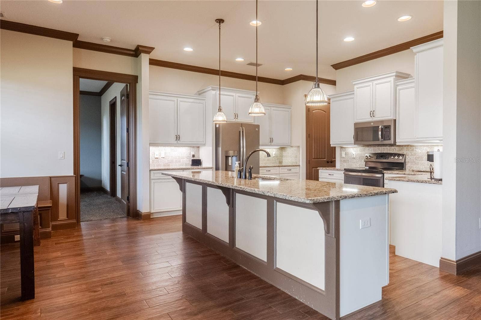 Kitchen Breakfast Bar