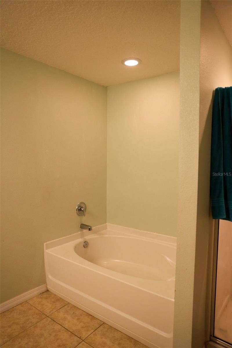 2113 GENEVA DRIVE, Lakeland, FL 33805 2113 GENEVA DRIVE, Lakeland, FL 33805