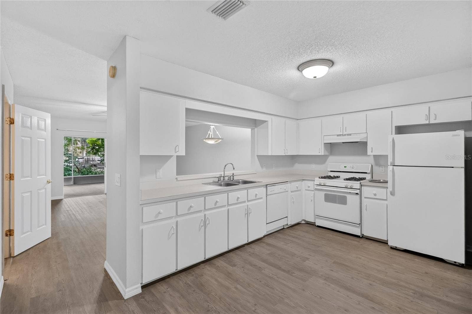 2352 ISLE ROYALE COURT SE, Winter Haven, FL 33880 2352 ISLE ROYALE COURT SE, Winter Haven, FL 33880